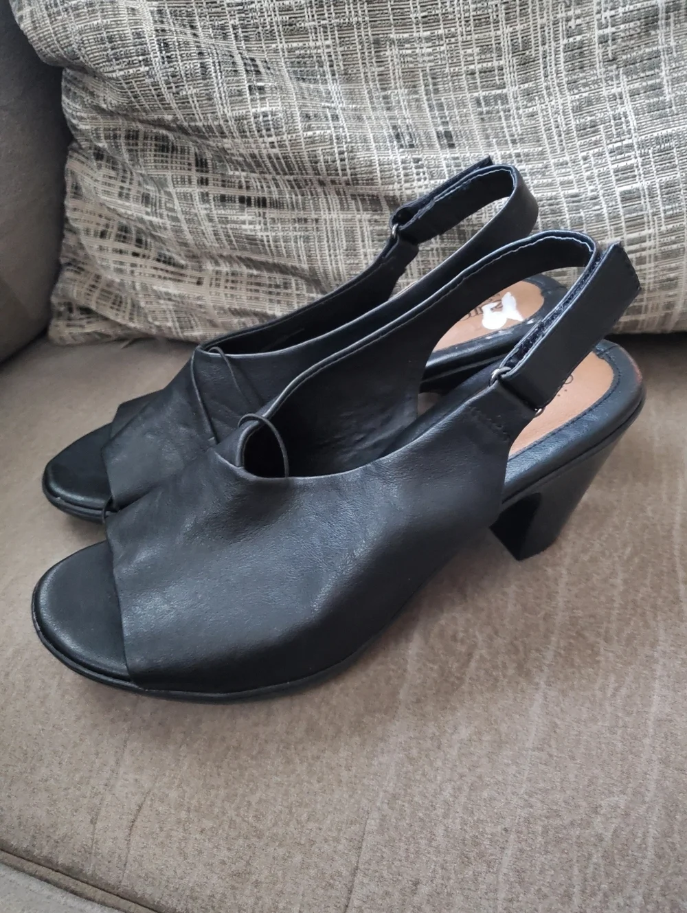 Euro Soft by Sofft Womens Vannie Heels Size 8.5 Black Open Toe Slingback